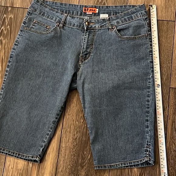 Hip Jeans Capri Embroidered Back Pockets Womens Size 14 Jeans - Picture 6 of 11